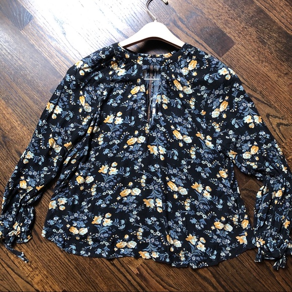 American Eagle Keyhole Floral Blouse Top Sz XS - Picture 7 of 9